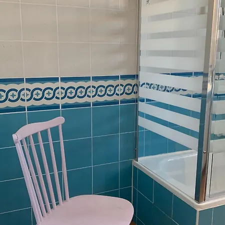 Chez Cathy Et Loic, Dans Maison Provencale Avec , Salon, Salle De Bain Et Wc Prives