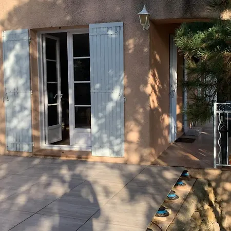 בית אירוח Chambre, Salon, Salle De Bains Et Wc Prives -Sans Cuisine- Dans Maison Provencale Chez L'Habitant *