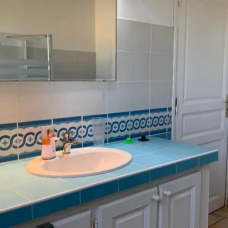 Chez Cathy Et Loic, Dans Maison Provencale Avec , Salon, Salle De Bain Et Wc Prives Rum i privatbostad