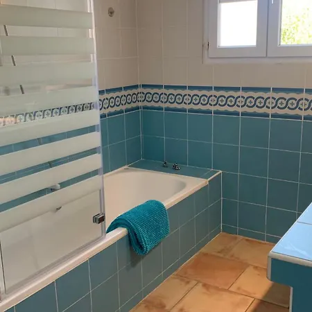 בית אירוח Chambre, Salon, Salle De Bains Et Wc Prives -Sans Cuisine- Dans Maison Provencale Chez L'Habitant *