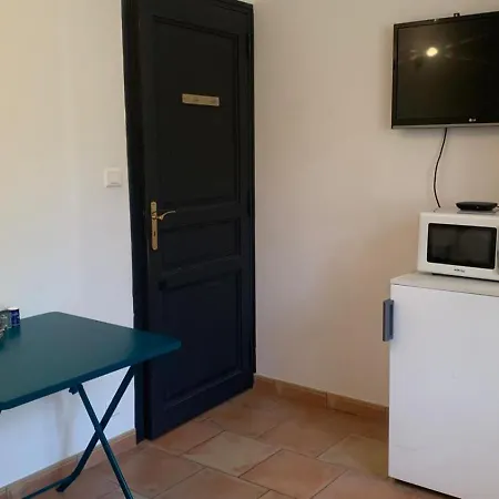 Chez Cathy Et Loic, Dans Maison Provencale Avec , Salon, Salle De Bain Et Wc Prives Rum i privatbostad *