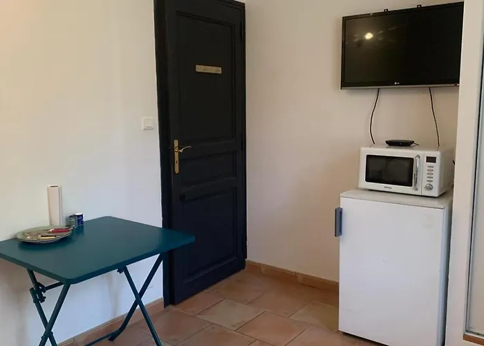 Chez Cathy Et Loic, Dans Maison Provencale Avec , Salon, Salle De Bain Et Wc Prives Kwatera prywatna *